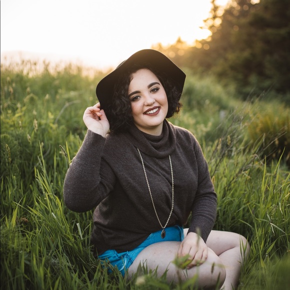 Meet your Posher, Iris - Picture 1 of 1